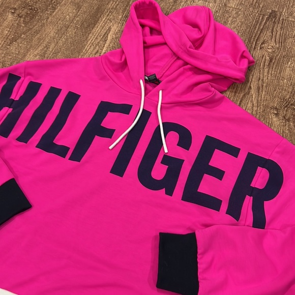 Tommy Hilfiger Crop Hoodie - Picture 5 of 10